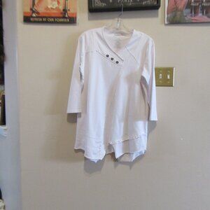White top -Size Large Suzanne's